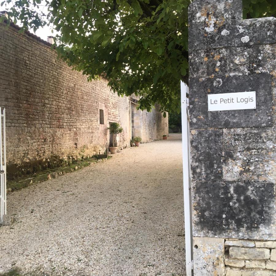 مبيت وإفطار Rouillac  Le Petit Logis المظهر الخارجي الصورة